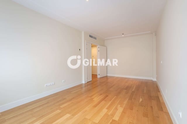 2 soveværelse Lejlighed til salg i Legazpi, Madrid by med swimmingpool garage - € 748.000 (Ref: 10041736)
