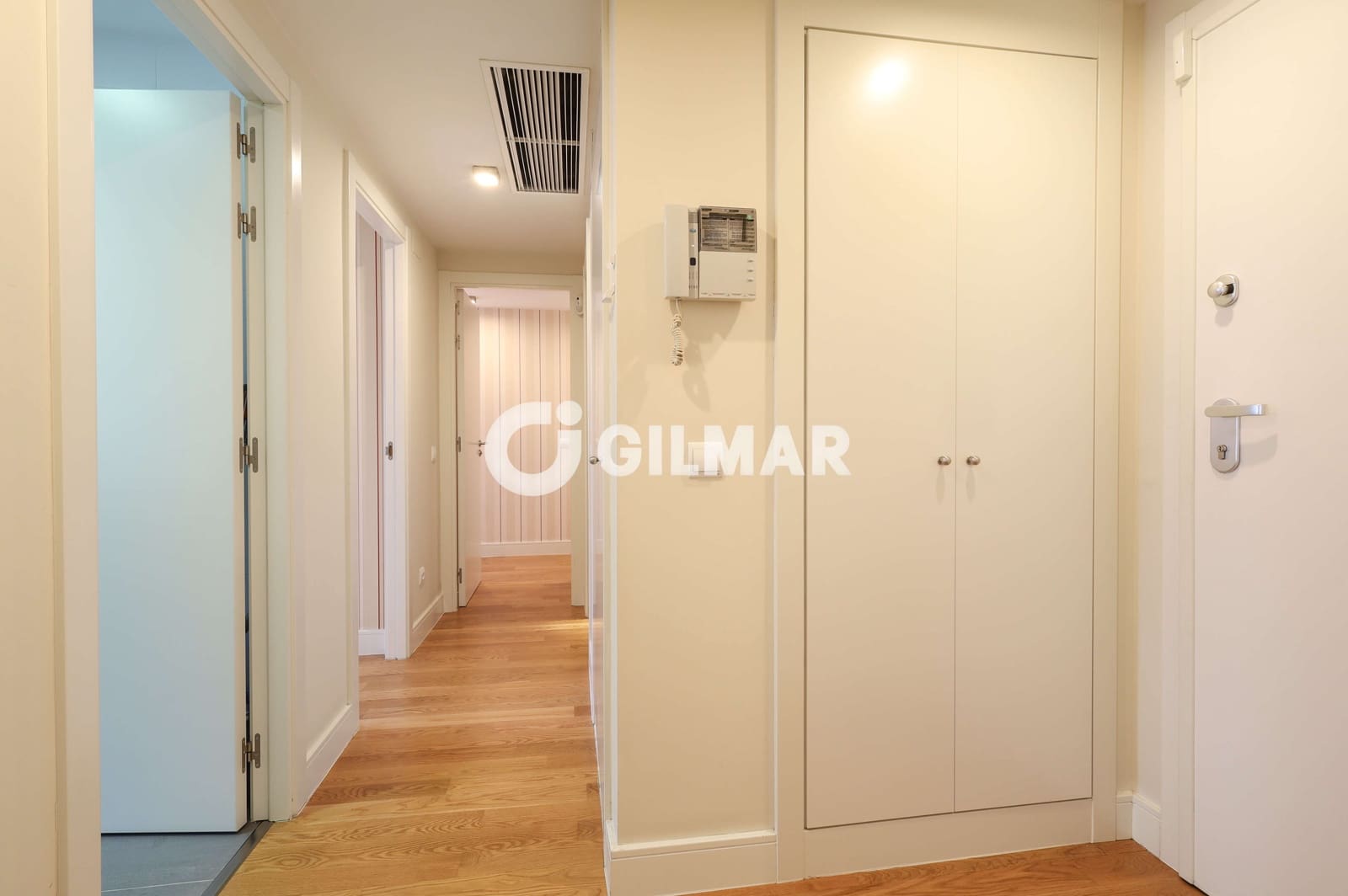 2 soveværelse Lejlighed til salg i Madrid by med swimmingpool garage - € 748.000 (Ref: 10041736)