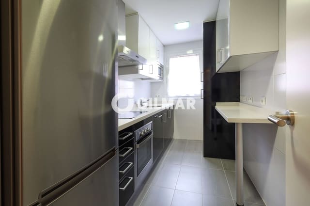 2 soveværelse Lejlighed til salg i Legazpi, Madrid by med swimmingpool garage - € 748.000 (Ref: 10041736)