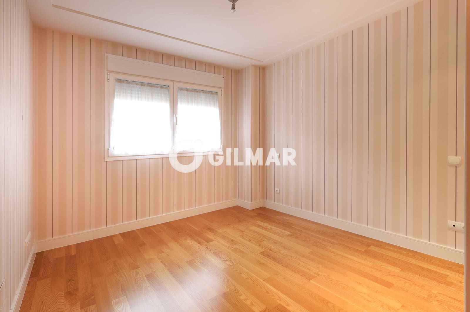 2 soveværelse Lejlighed til salg i Madrid by med swimmingpool garage - € 748.000 (Ref: 10041736)