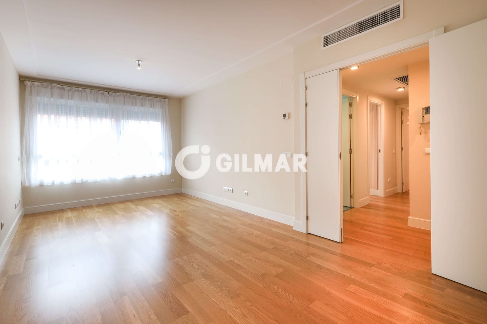 2 soveværelse Lejlighed til salg i Madrid by med swimmingpool garage - € 748.000 (Ref: 10041736)