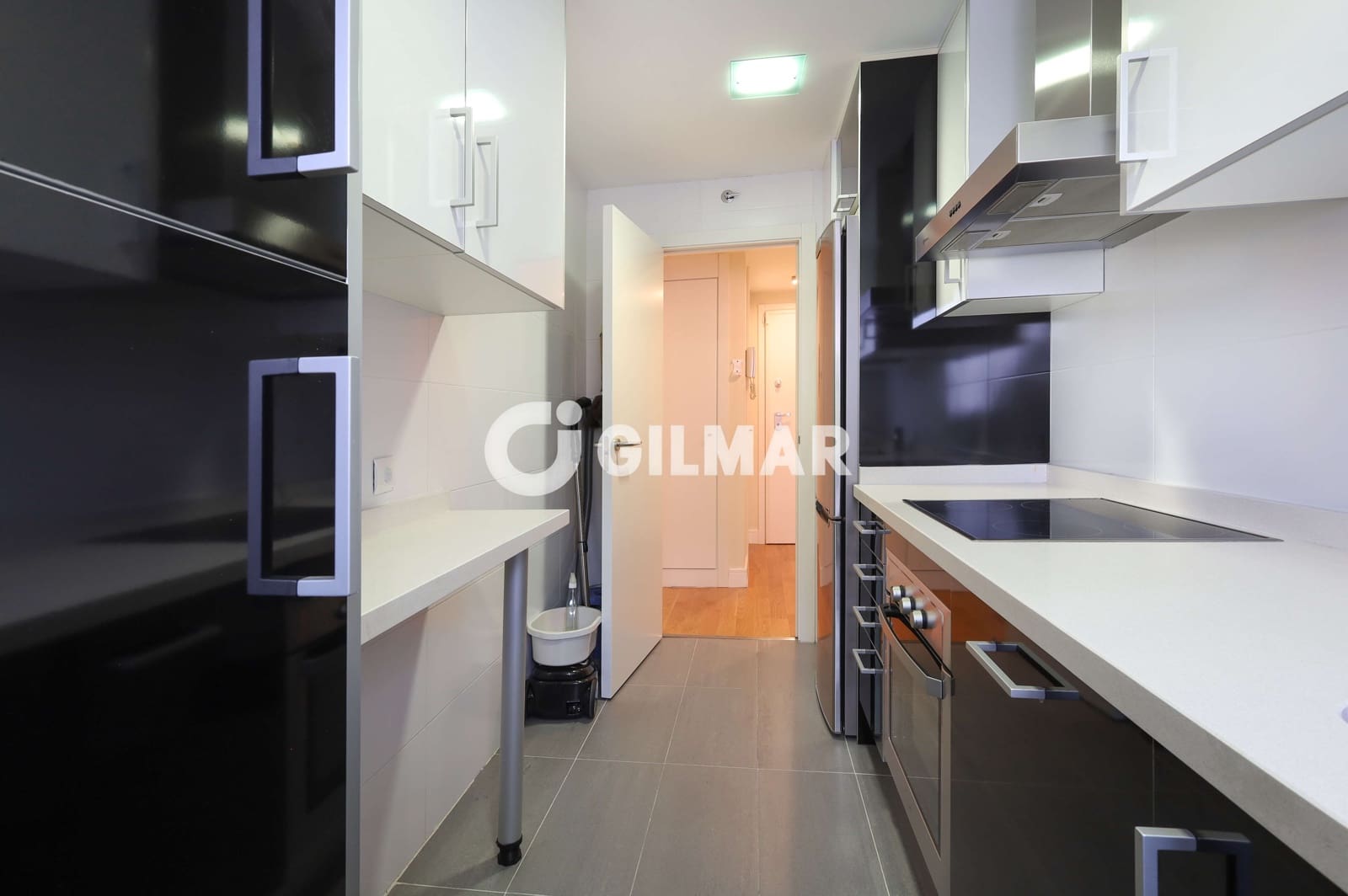 2 soveværelse Lejlighed til salg i Madrid by med swimmingpool garage - € 748.000 (Ref: 10041736)
