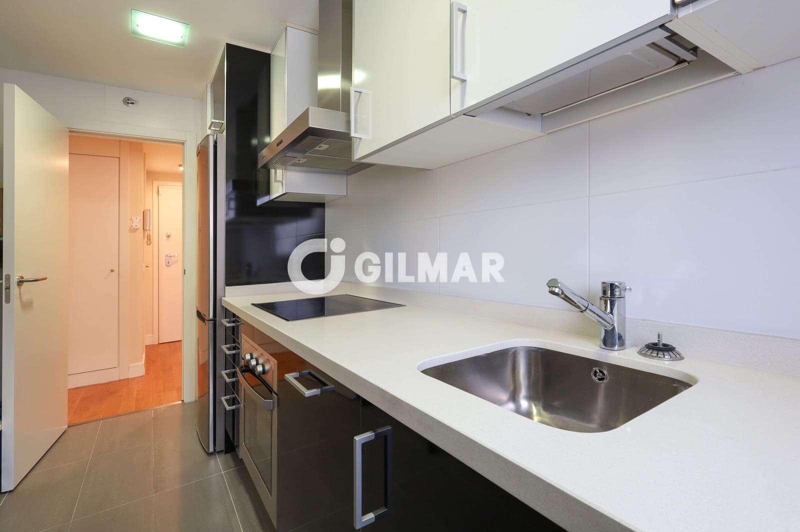 2 soveværelse Lejlighed til salg i Madrid by med swimmingpool garage - € 748.000 (Ref: 10041736)
