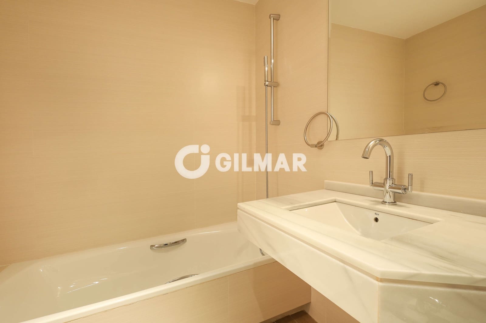2 soveværelse Lejlighed til salg i Madrid by med swimmingpool garage - € 748.000 (Ref: 10041736)