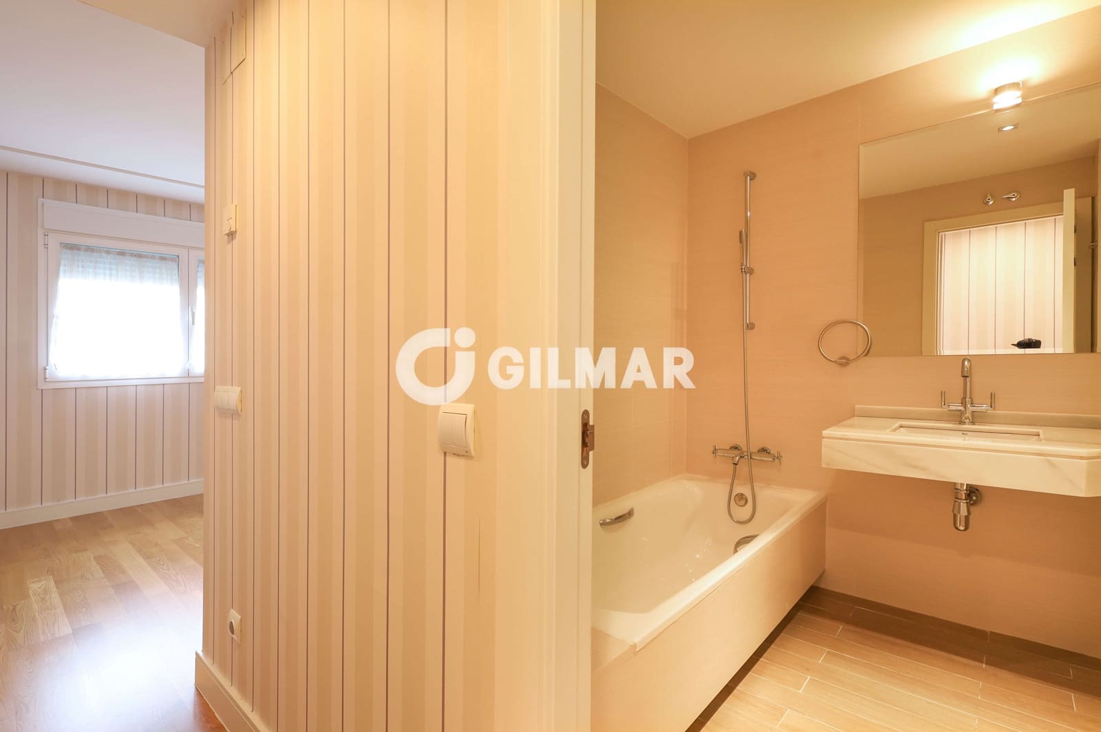 2 soveværelse Lejlighed til salg i Madrid by med swimmingpool garage - € 748.000 (Ref: 10041736)