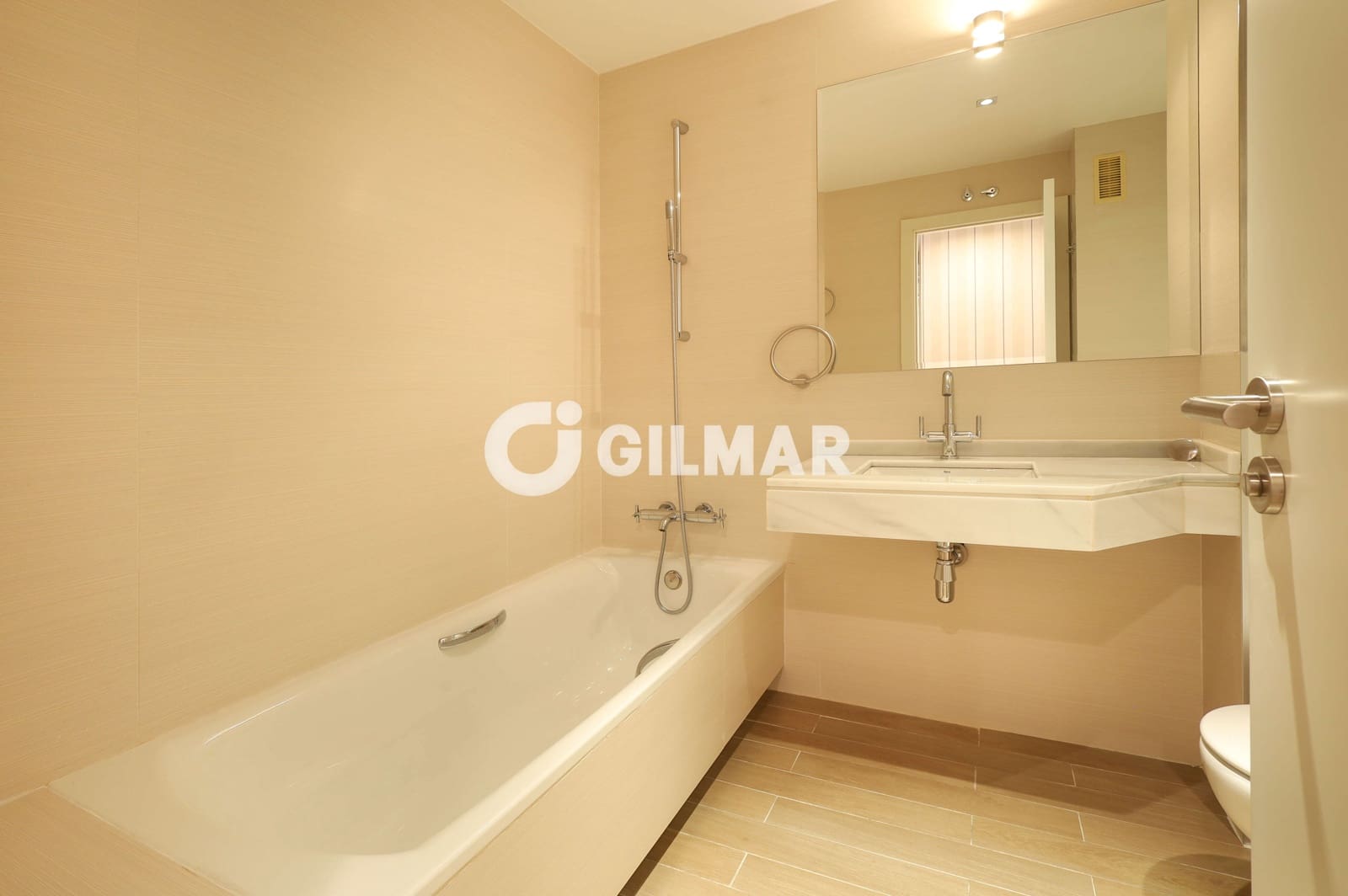 2 soveværelse Lejlighed til salg i Madrid by med swimmingpool garage - € 748.000 (Ref: 10041736)
