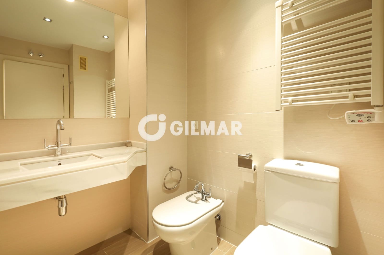 2 soveværelse Lejlighed til salg i Madrid by med swimmingpool garage - € 748.000 (Ref: 10041736)