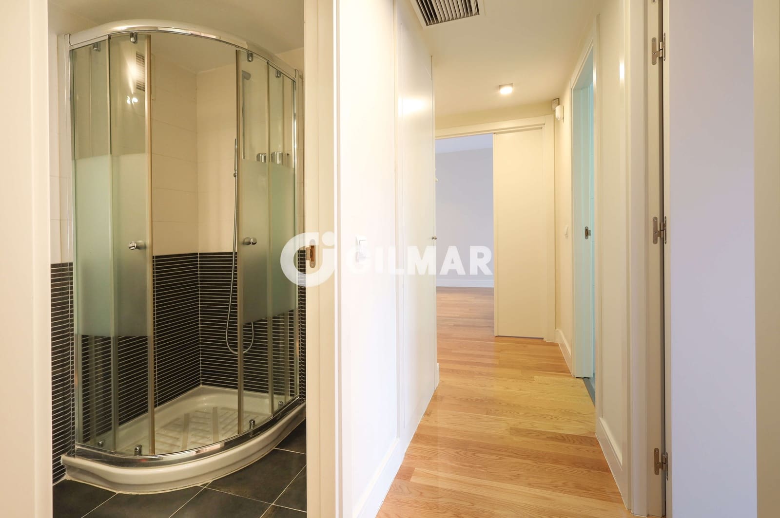 2 soveværelse Lejlighed til salg i Madrid by med swimmingpool garage - € 748.000 (Ref: 10041736)