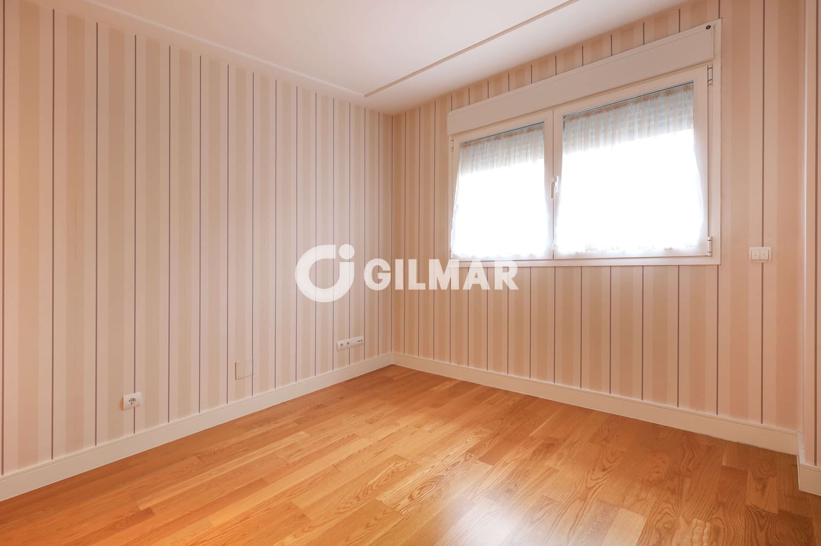 2 soveværelse Lejlighed til salg i Madrid by med swimmingpool garage - € 748.000 (Ref: 10041736)