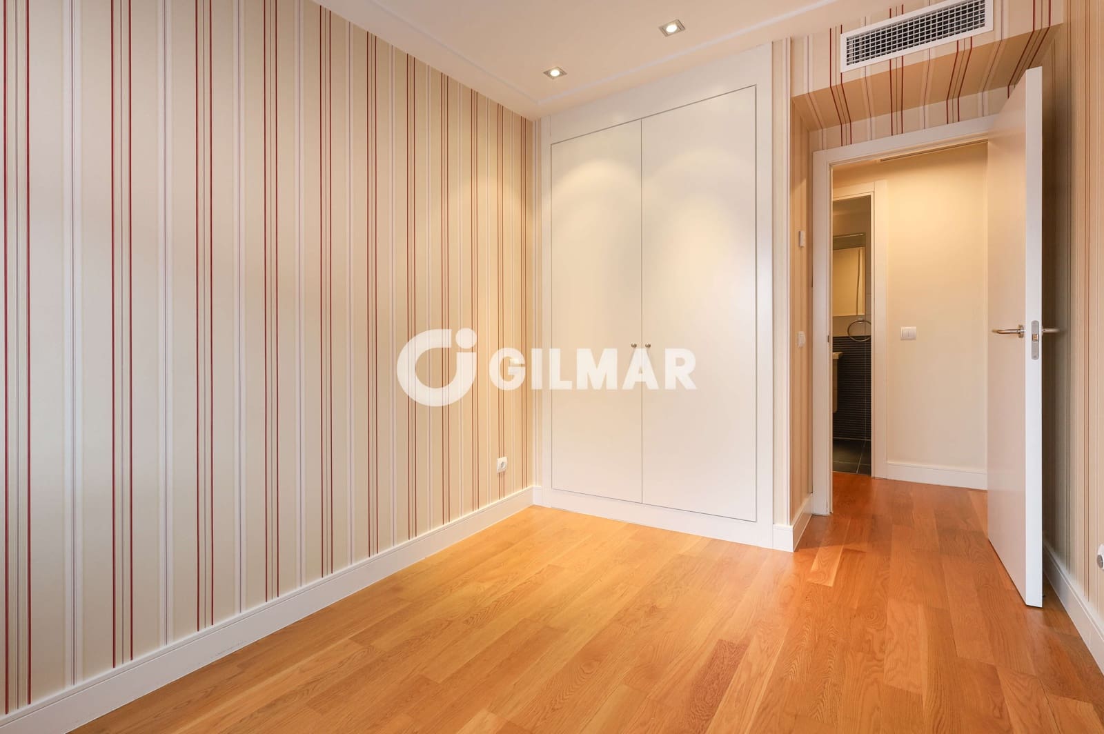 2 soveværelse Lejlighed til salg i Madrid by med swimmingpool garage - € 748.000 (Ref: 10041736)