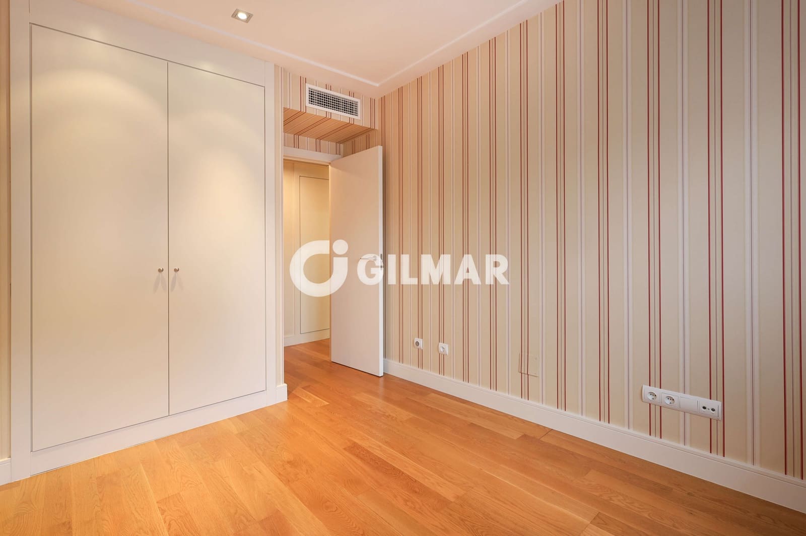 2 soveværelse Lejlighed til salg i Madrid by med swimmingpool garage - € 748.000 (Ref: 10041736)