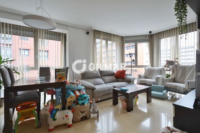 3 soveværelse Lejlighed til salg i Legazpi, Madrid by med swimmingpool garage - € 935.000 (Ref: 10041740)