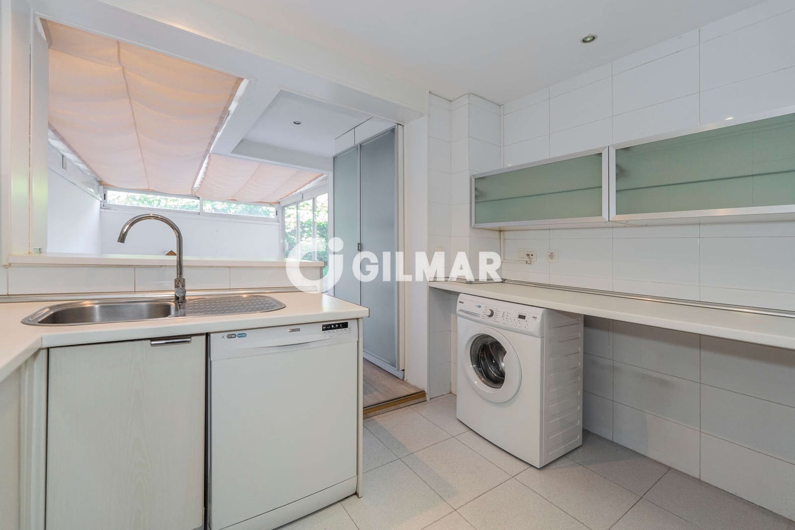 3 bedroom Flat for sale in La Moraleja with pool garage - € 1,249,000 (Ref: 10043508)
