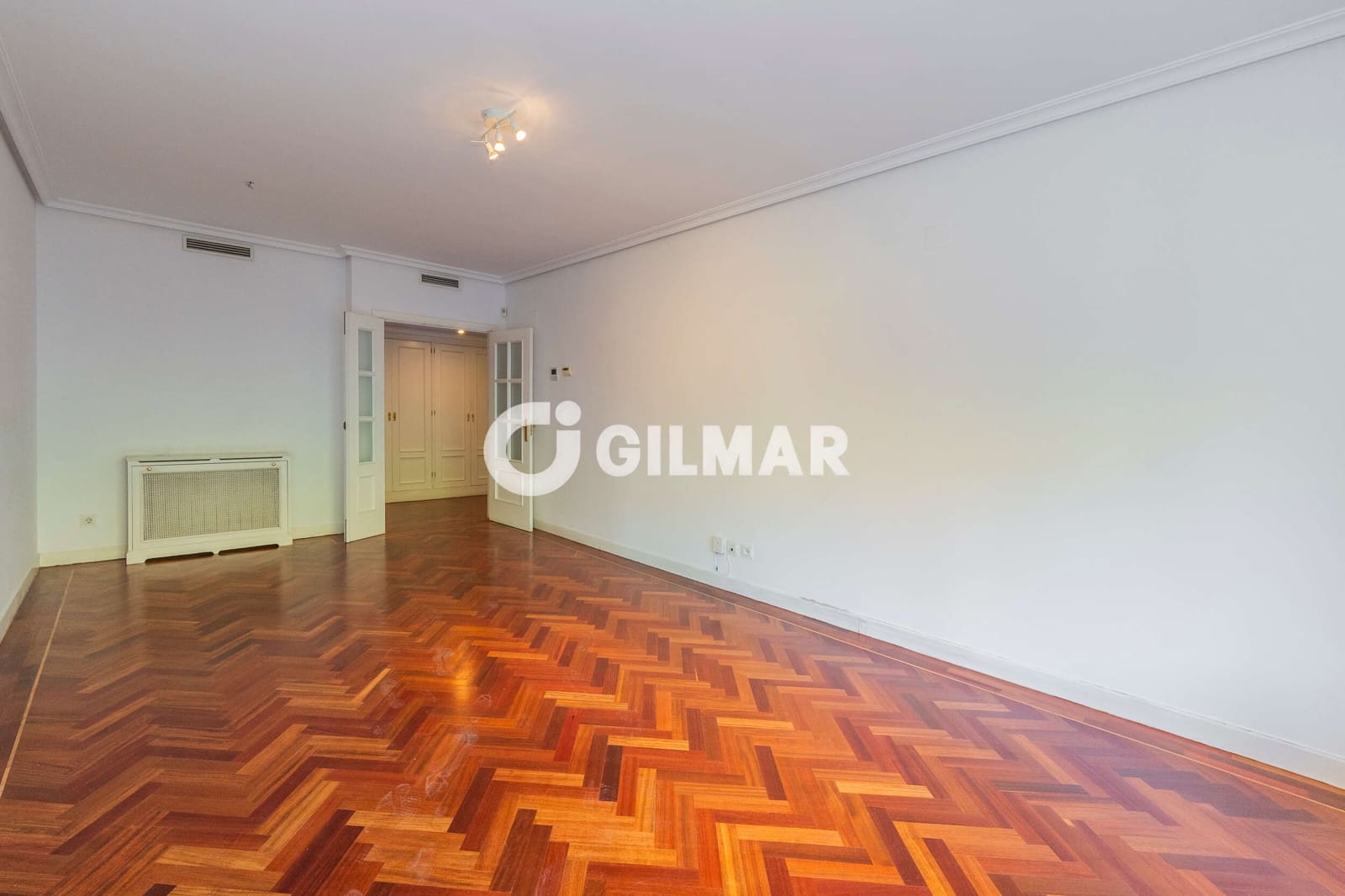 3 bedroom Flat for sale in La Moraleja with pool garage - € 1,249,000 (Ref: 10043508)