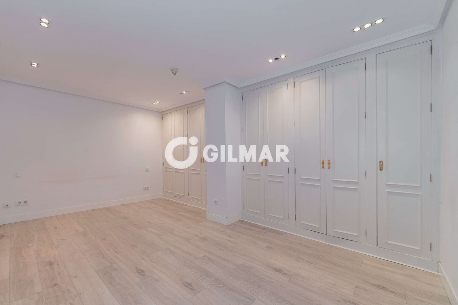 3 bedroom Flat for sale in La Moraleja with pool garage - € 1,249,000 (Ref: 10043508)