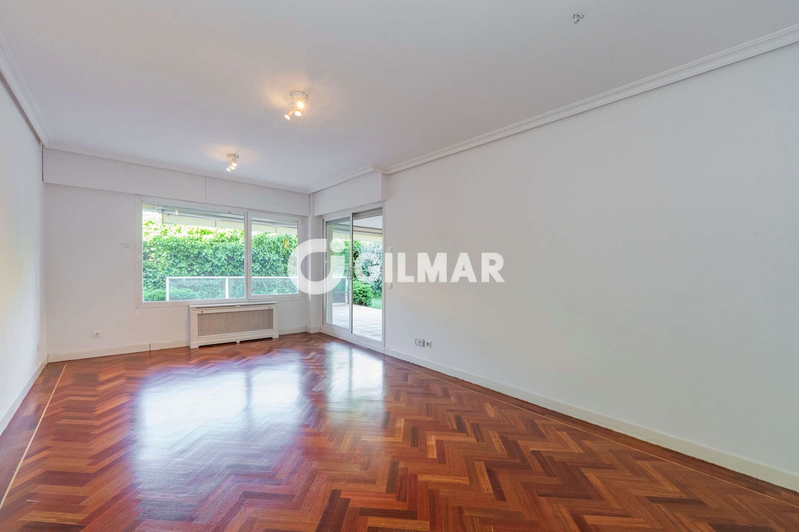 3 bedroom Flat for sale in La Moraleja with pool garage - € 1,249,000 (Ref: 10043508)