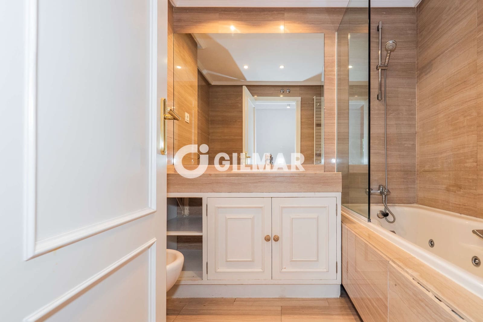 3 bedroom Flat for sale in La Moraleja with pool garage - € 1,249,000 (Ref: 10043508)