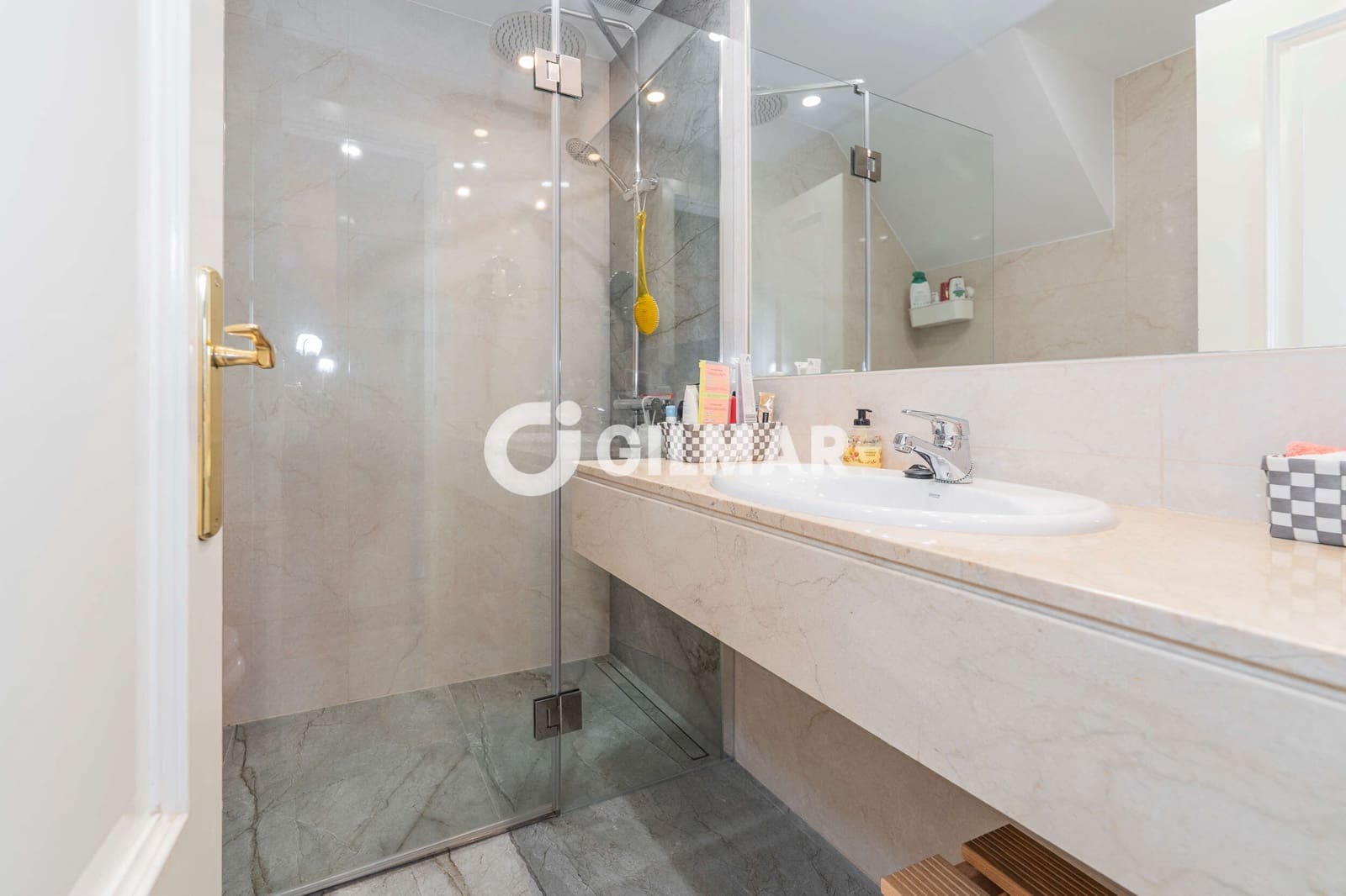 6 quarto Moradia Geminada para venda em La Moraleja com piscina garagem - 2 090 000 € (Ref: 10043516)