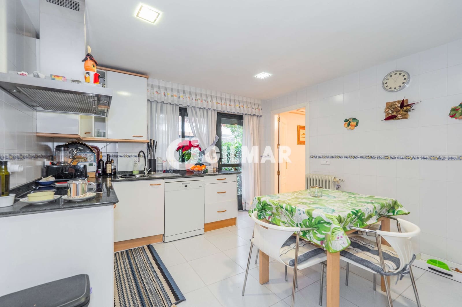 6 quarto Moradia Geminada para venda em La Moraleja com piscina garagem - 2 090 000 € (Ref: 10043516)