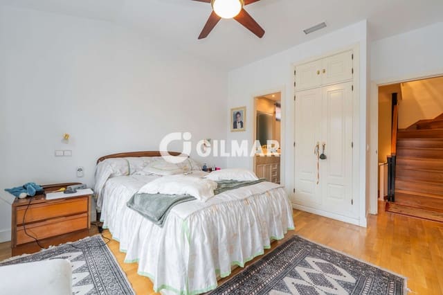 6 quarto Moradia Geminada para venda em La Moraleja, Alcobendas com piscina garagem - 2 090 000 € (Ref: 10043516)