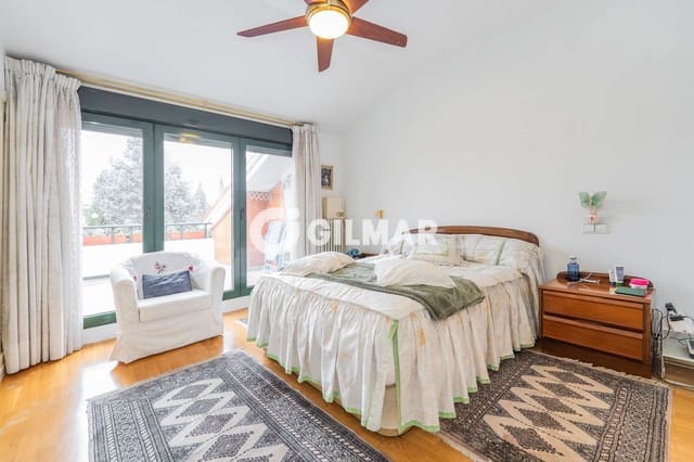6 quarto Moradia Geminada para venda em La Moraleja, Alcobendas com piscina garagem - 2 090 000 € (Ref: 10043516)