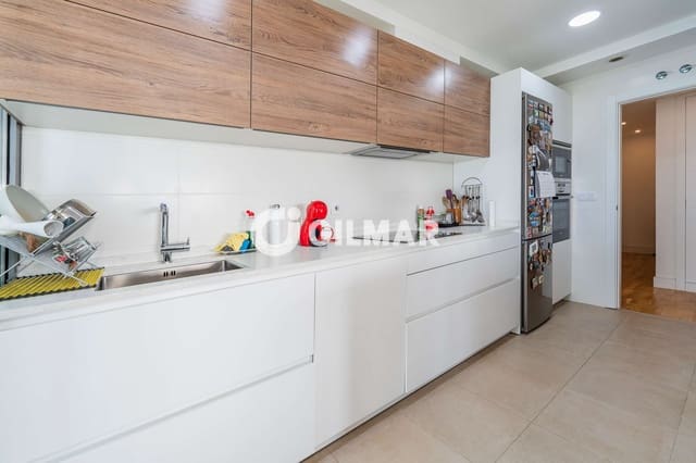 3 soveværelse Lejlighed til salg i Valdefuentes, Madrid by med swimmingpool garage - € 830.000 (Ref: 10043519)