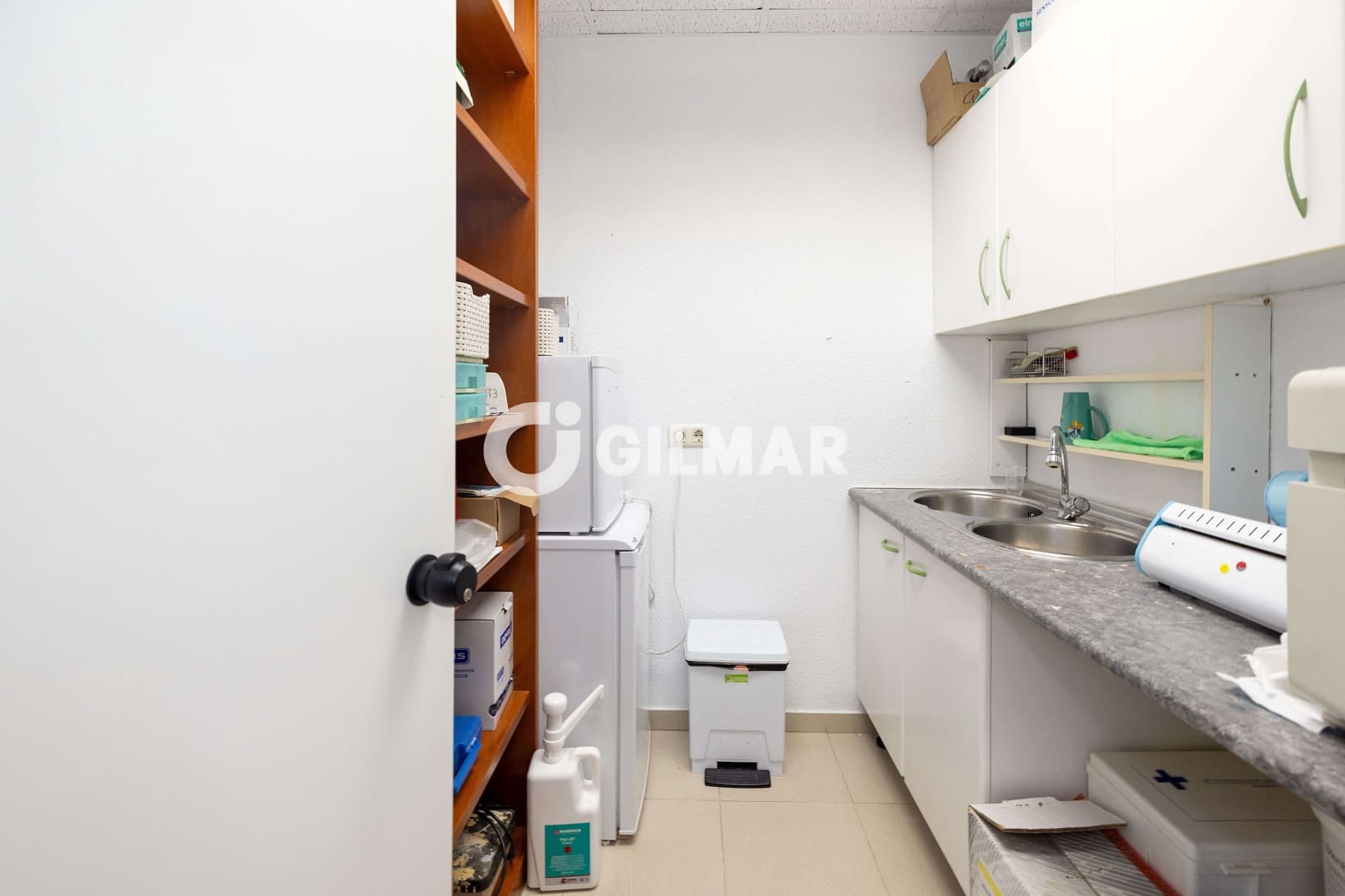 Commercial for sale in Malaga city - € 235,000 (Ref: 10048358)