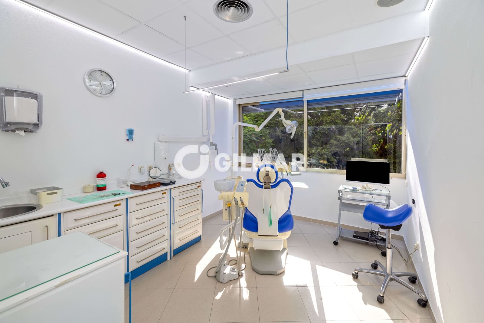 Commercial for sale in Malaga city - € 235,000 (Ref: 10048358)