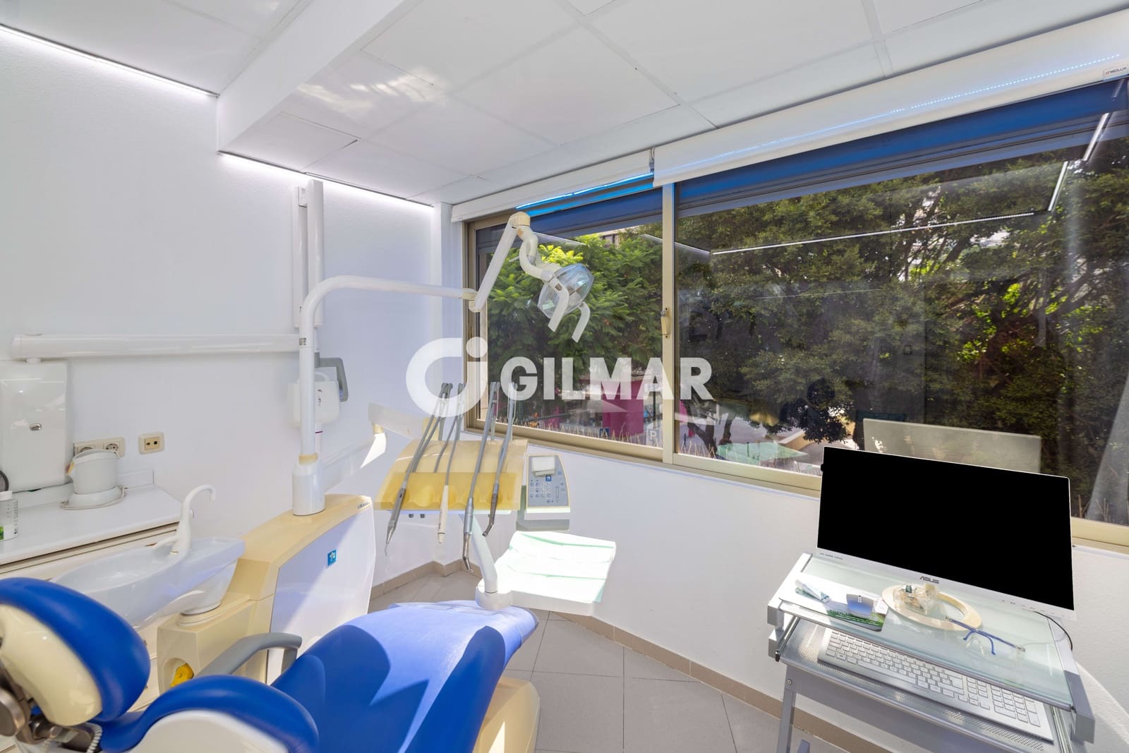 Commercial for sale in Malaga city - € 235,000 (Ref: 10048358)