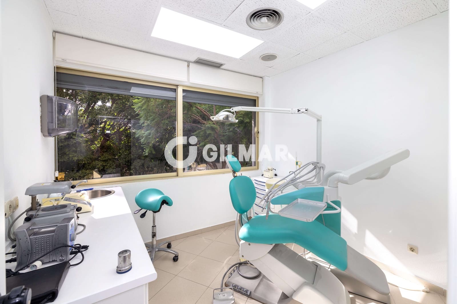 Commercial for sale in Malaga city - € 235,000 (Ref: 10048358)