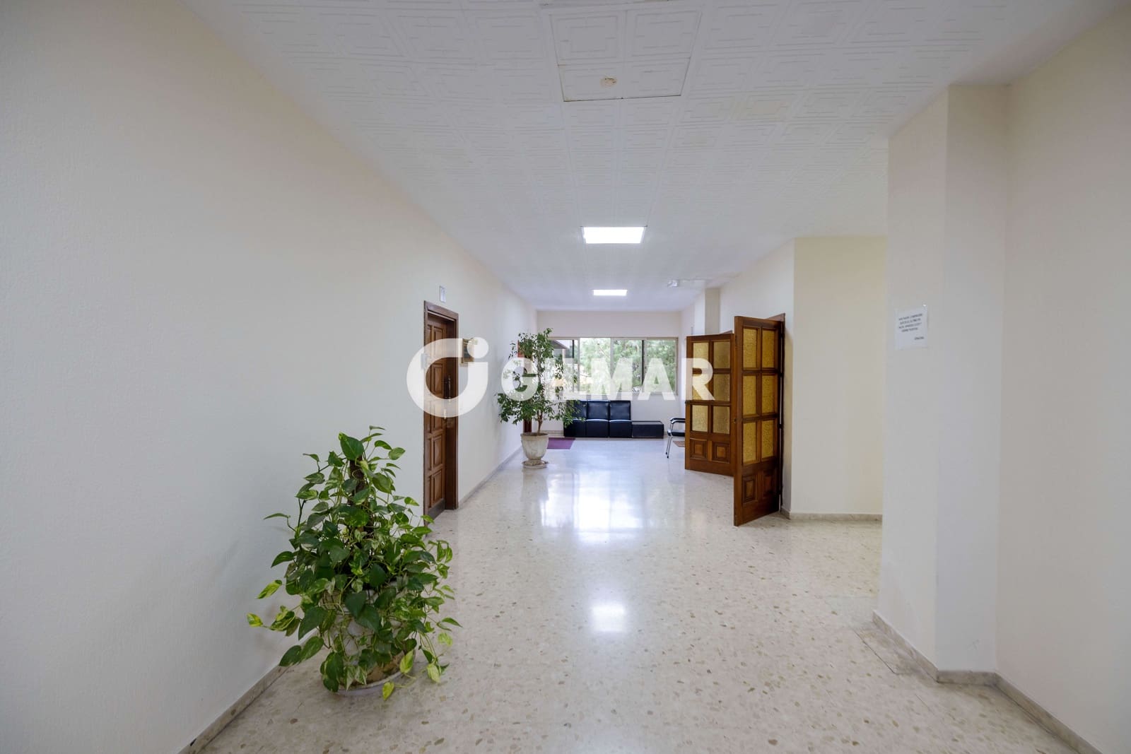 Commercial for sale in Malaga city - € 235,000 (Ref: 10048358)