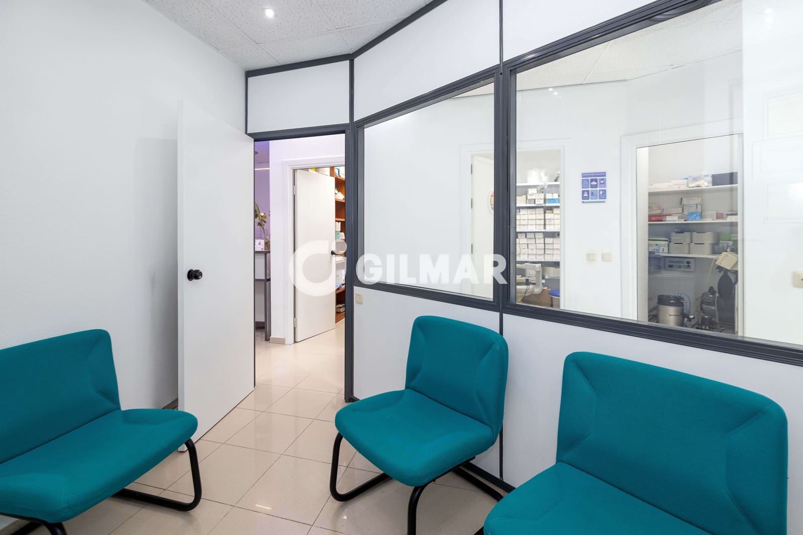Commercial for sale in Malaga city - € 235,000 (Ref: 10048358)