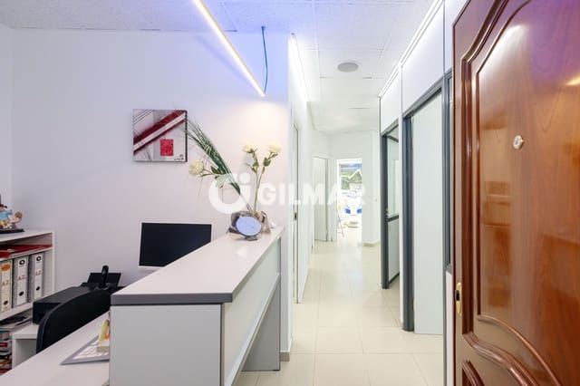Commercieel te koop in Marmoles, Málaga stad - € 235.000 (Ref: 10048358)