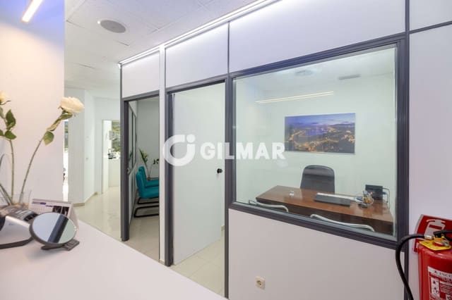 Commercieel te koop in Marmoles, Málaga stad - € 235.000 (Ref: 10048358)