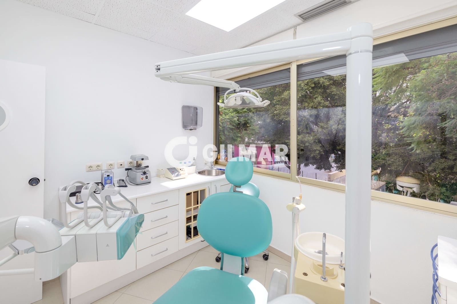 Commercial for sale in Malaga city - € 235,000 (Ref: 10048358)