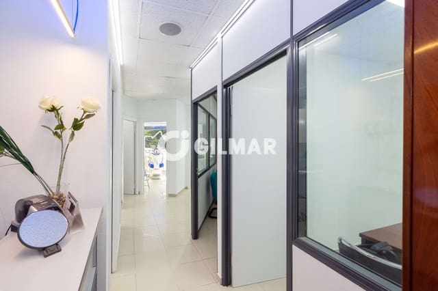 Commercieel te koop in Marmoles, Málaga stad - € 235.000 (Ref: 10048358)