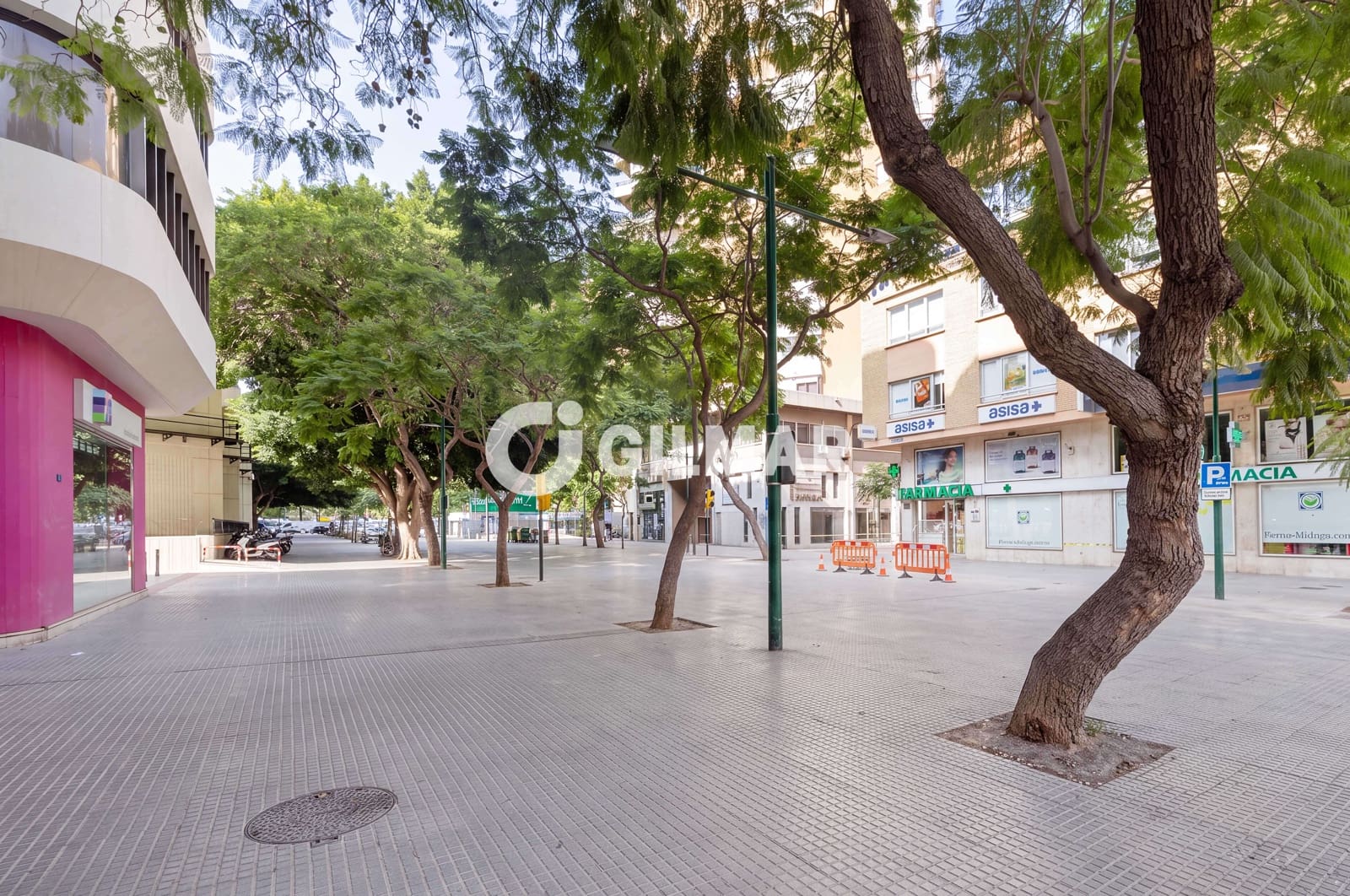 Commercial for sale in Malaga city - € 235,000 (Ref: 10048358)
