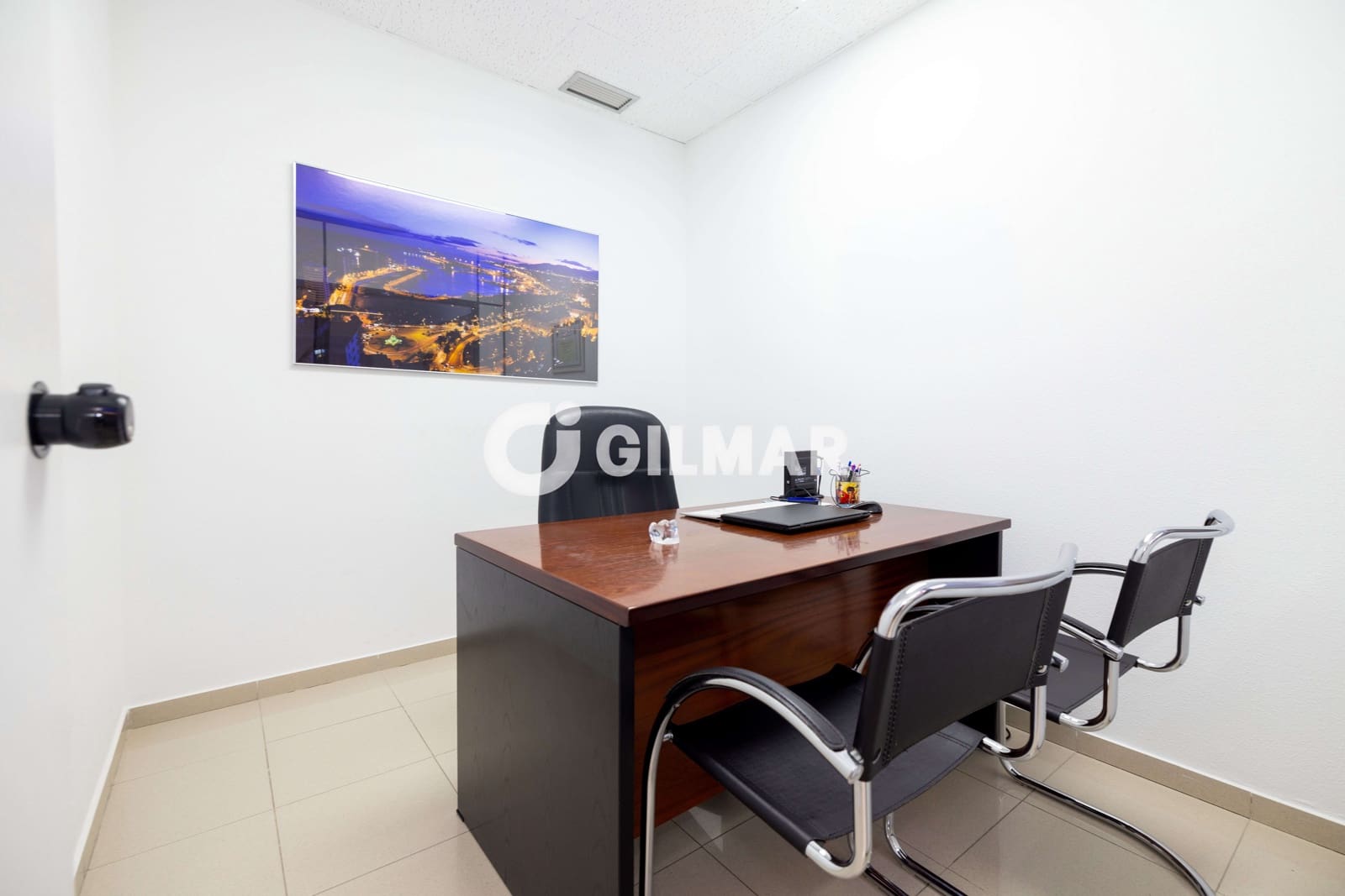 Commercial for sale in Malaga city - € 235,000 (Ref: 10048358)