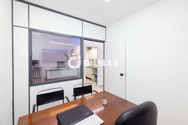 Commercieel te koop in Marmoles, Málaga stad - € 235.000 (Ref: 10048358)