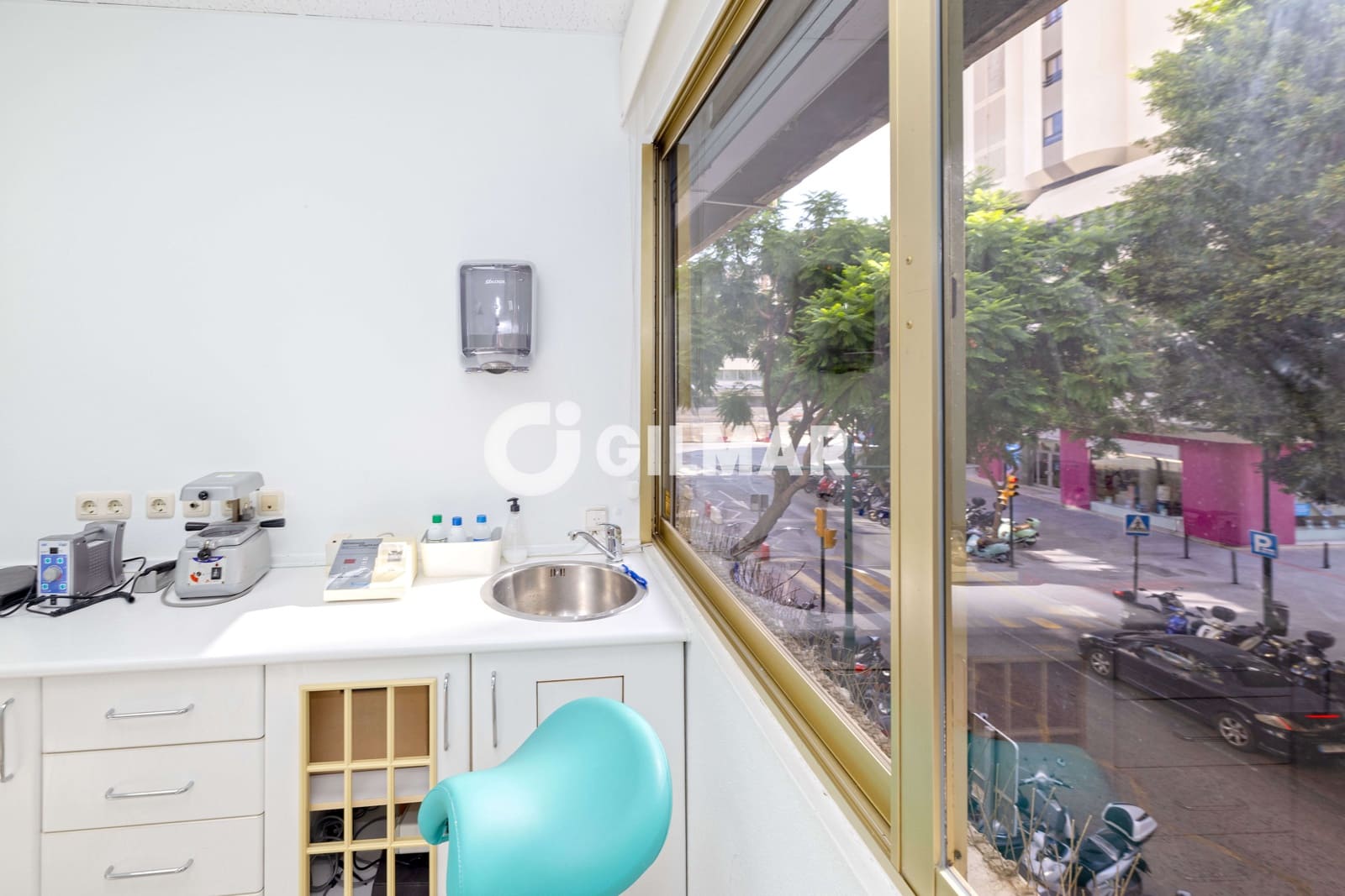 Commercial for sale in Malaga city - € 235,000 (Ref: 10048358)