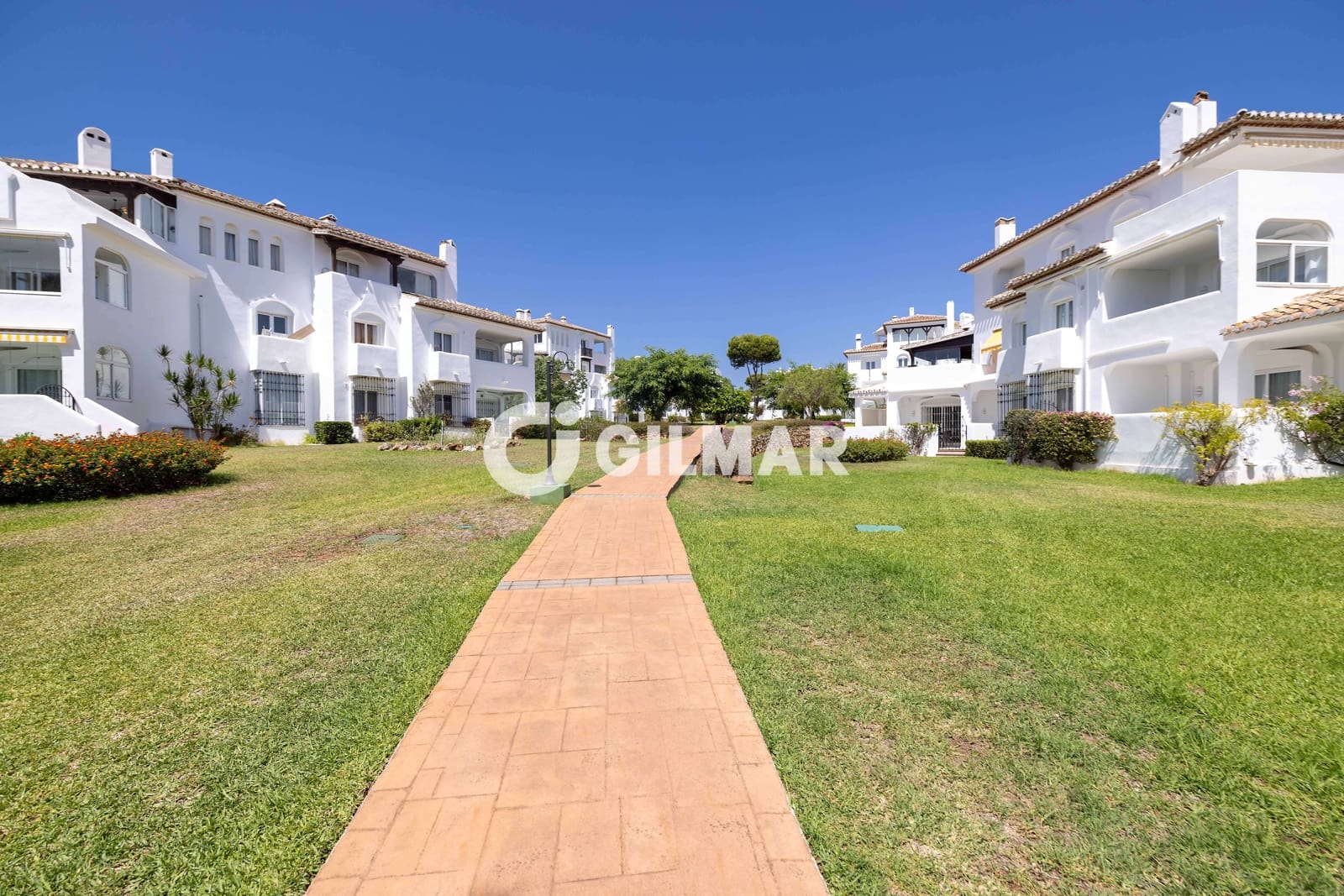 2 soveværelse Lejlighed til salg i Elviria med swimmingpool - € 425.000 (Ref: 10048359)