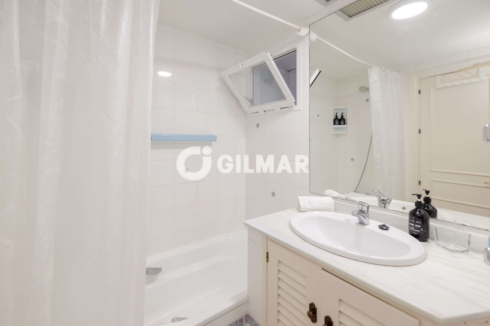 2 soveværelse Lejlighed til salg i Elviria med swimmingpool - € 425.000 (Ref: 10048359)