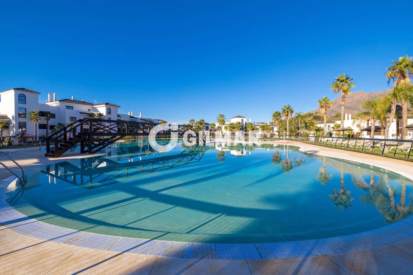 3 soverom Penthouse til salgs i Estepona med svømmebasseng garasje - € 1 149 000 (Ref: 10051922)