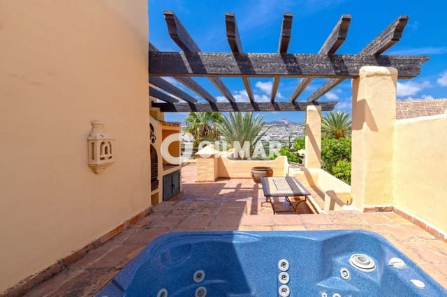 3 makuuhuone Kattohuoneisto myytävänä paikassa El Paraiso, Estepona mukana uima-altaan 
autotalli - 680 000 € (Ref: 10052014)