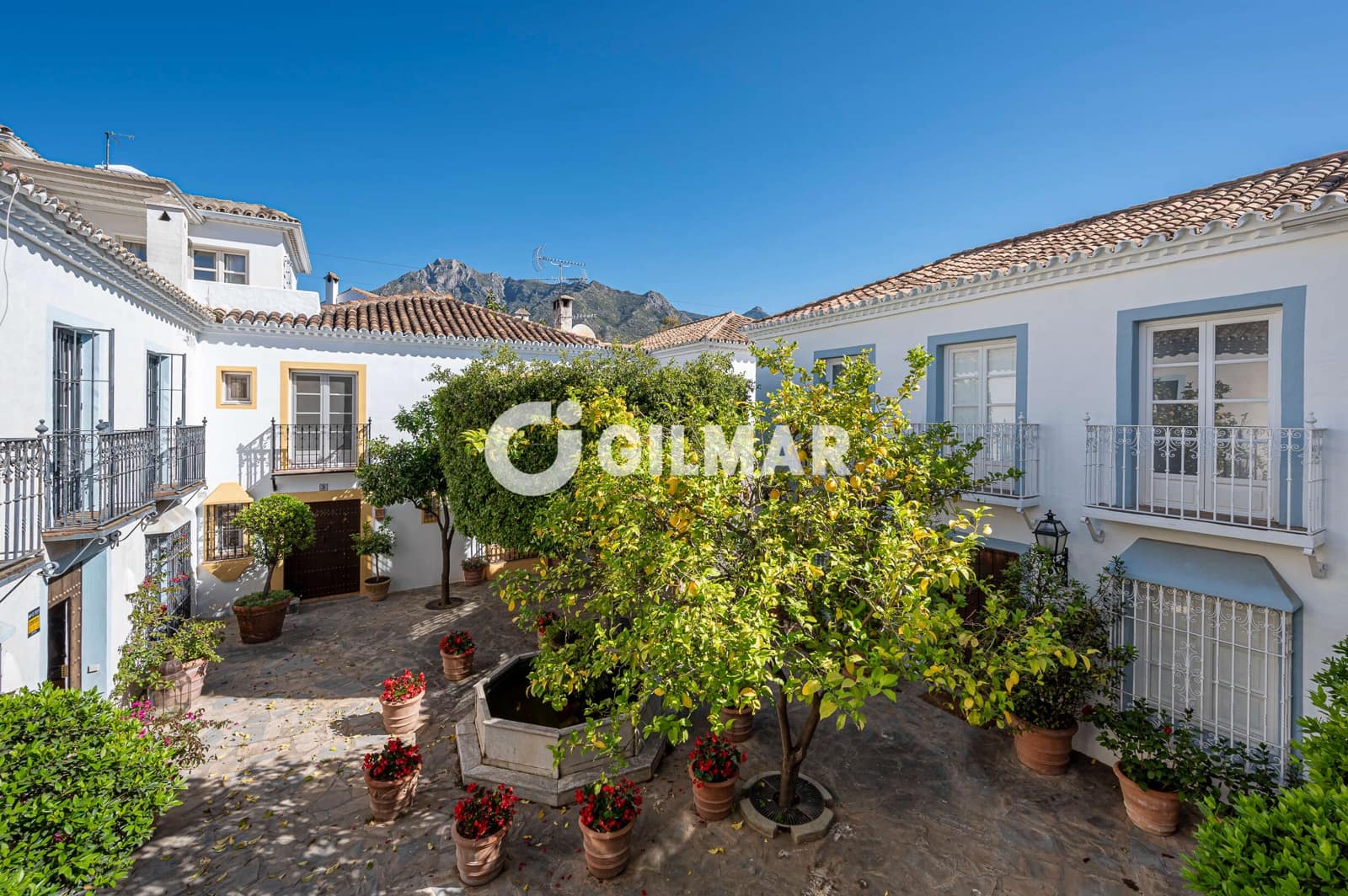3 slaapkamer Rijtjeshuis te koop in Marbella - € 990.000 (Ref: 10057213)