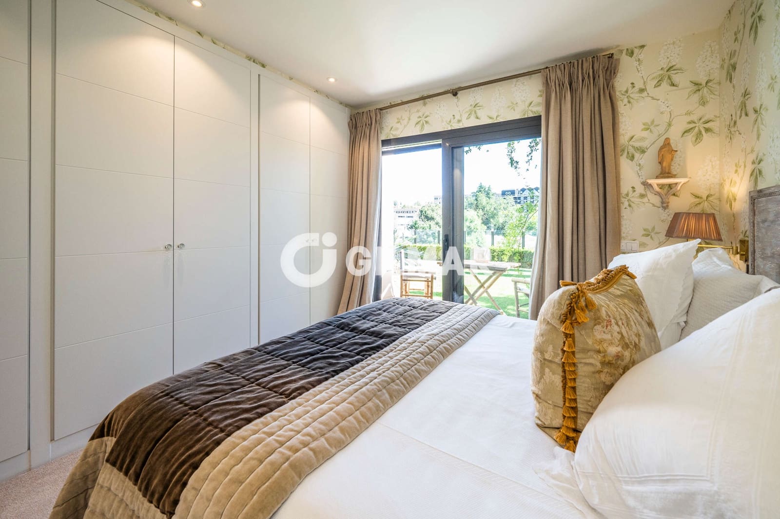 5 bedroom Flat for sale in Madrid city with pool garage - € 1,810,000 (Ref: 10073283)