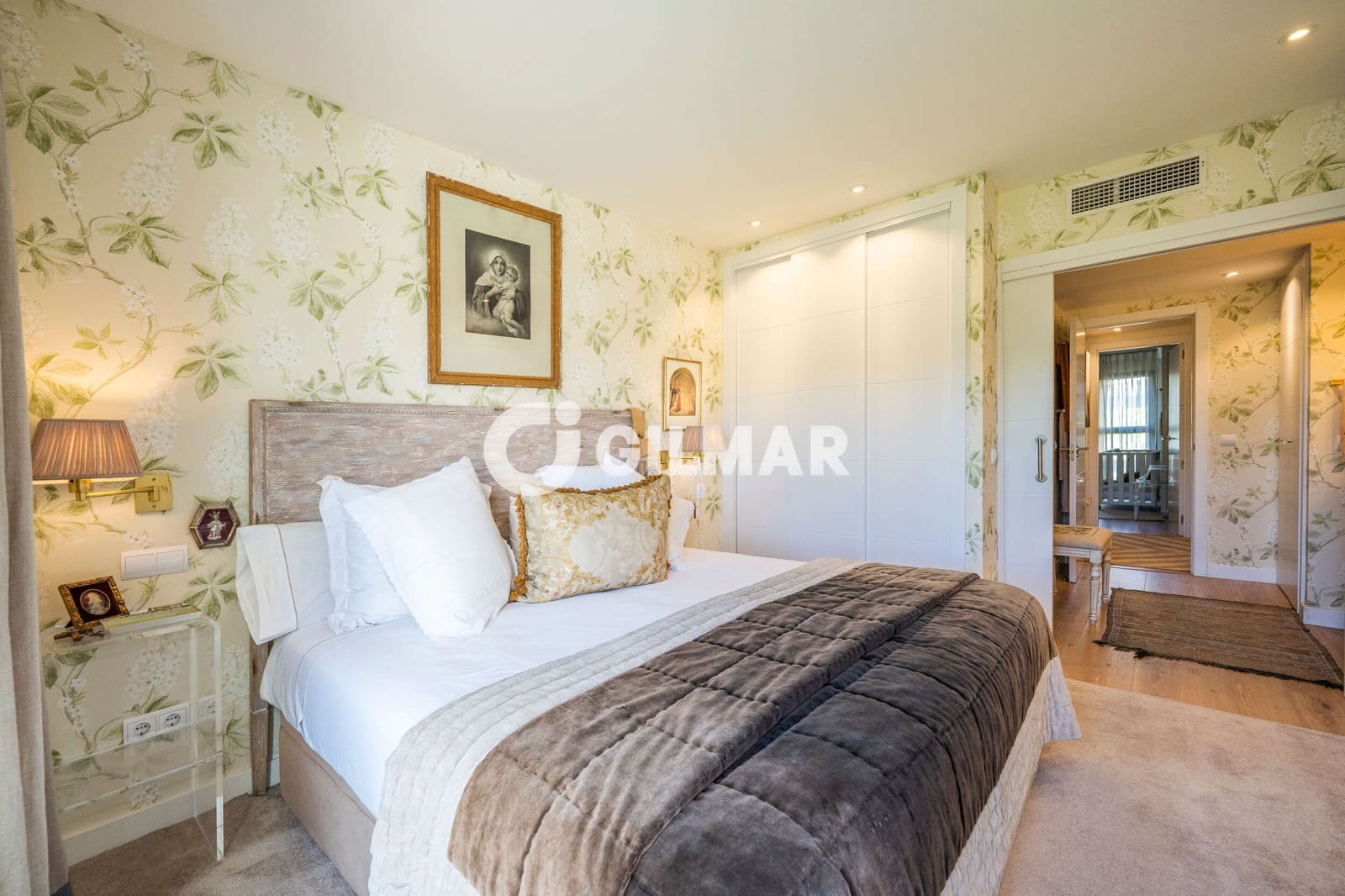 5 bedroom Flat for sale in Madrid city with pool garage - € 1,810,000 (Ref: 10073283)