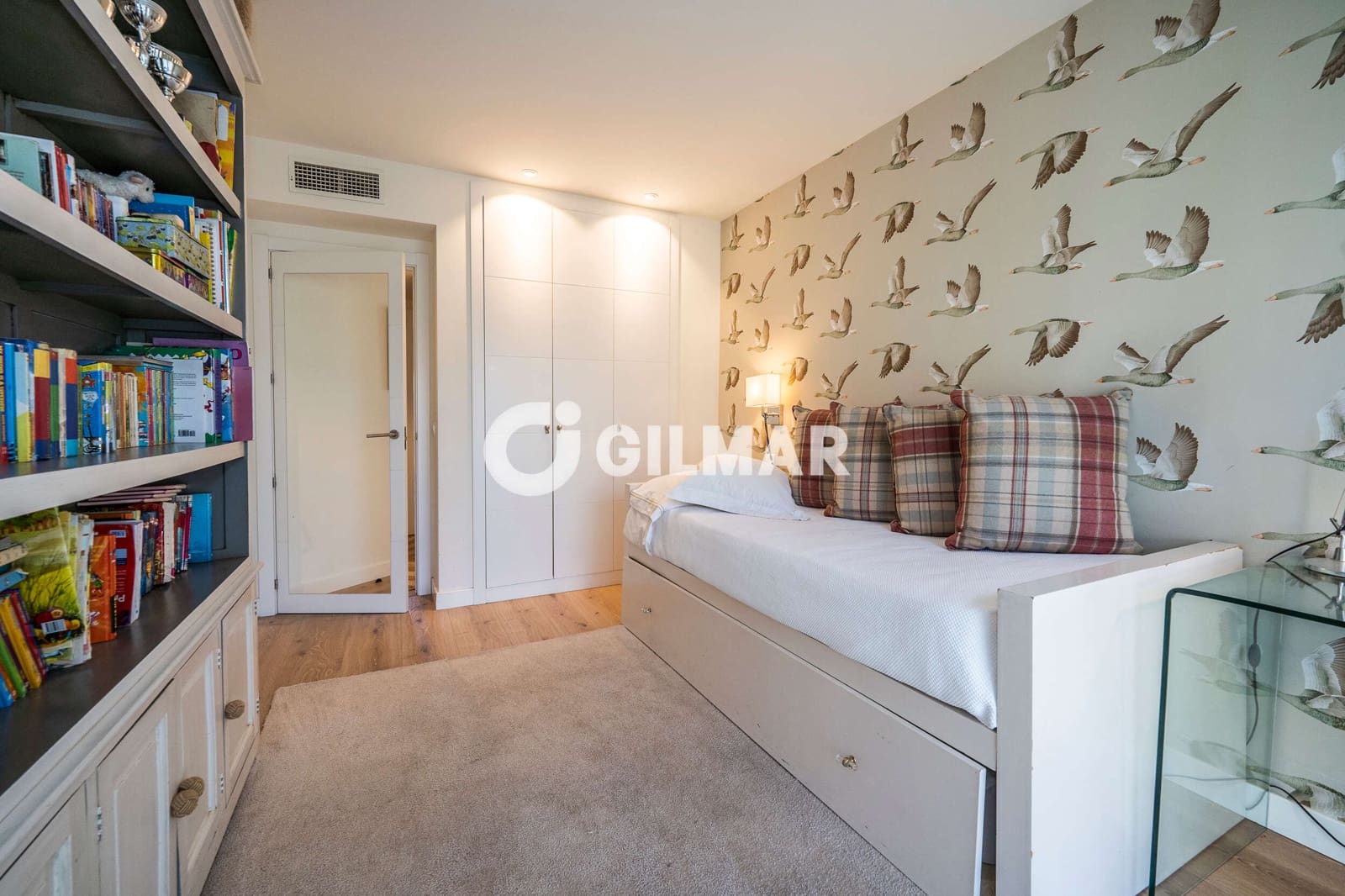 5 bedroom Flat for sale in Madrid city with pool garage - € 1,810,000 (Ref: 10073283)