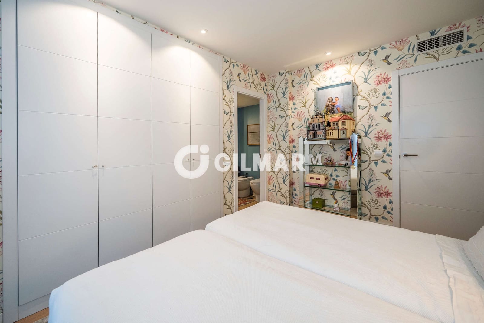 5 bedroom Flat for sale in Madrid city with pool garage - € 1,810,000 (Ref: 10073283)
