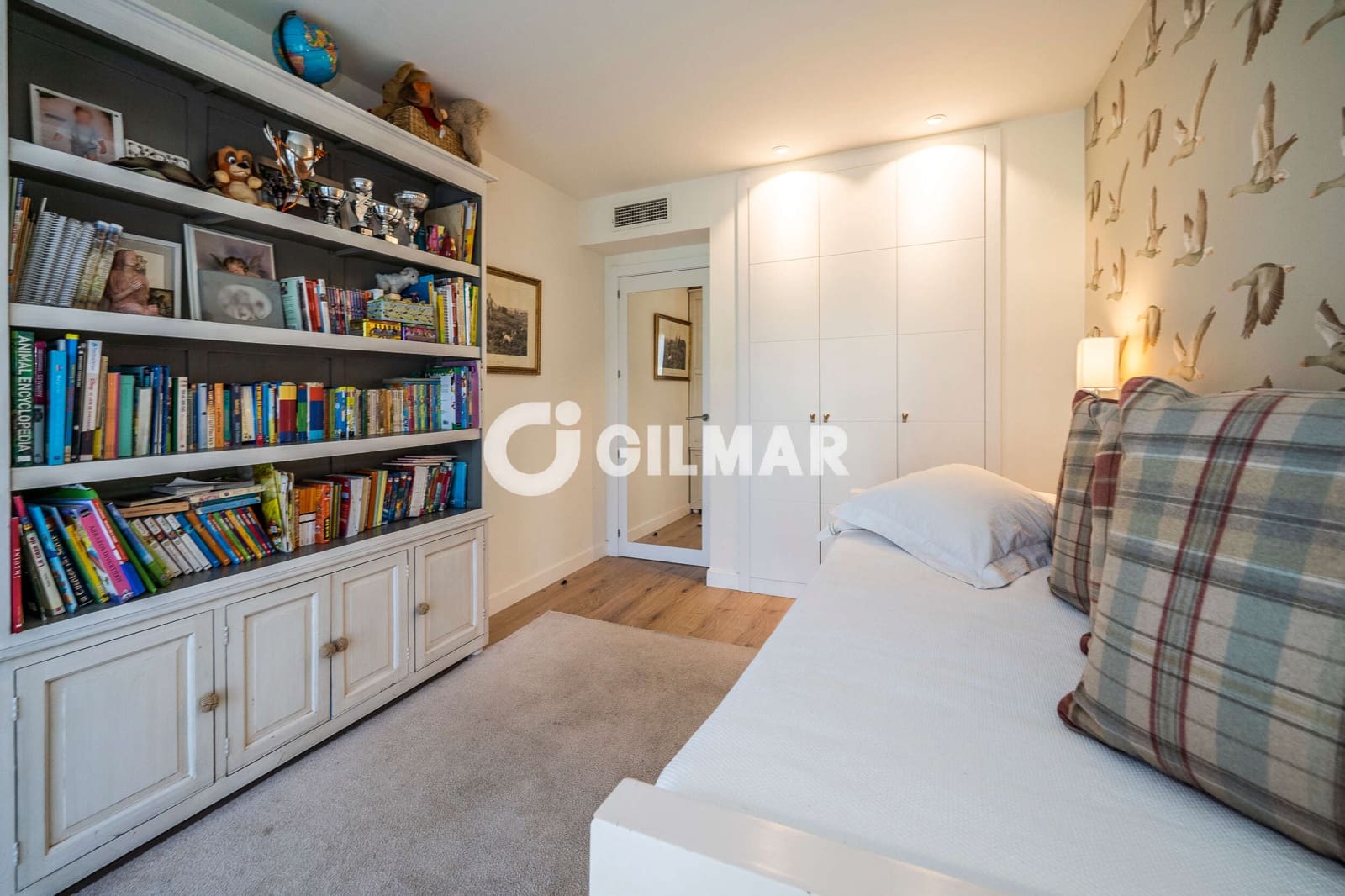 5 bedroom Flat for sale in Madrid city with pool garage - € 1,810,000 (Ref: 10073283)